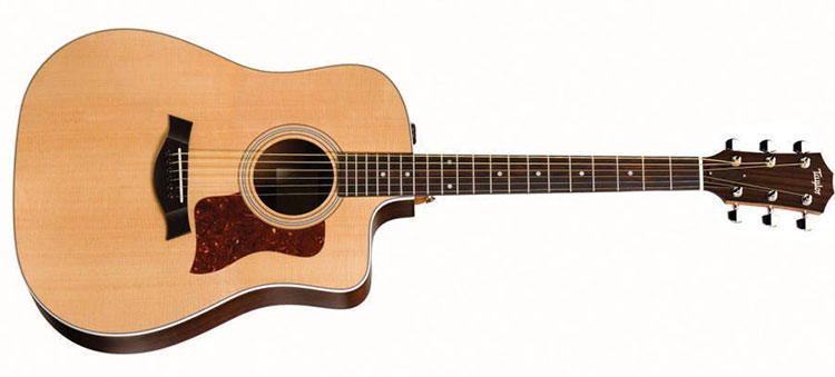 Mặt đàn guitar Taylor 210CE được làm bằng gỗ Sitka Spruce